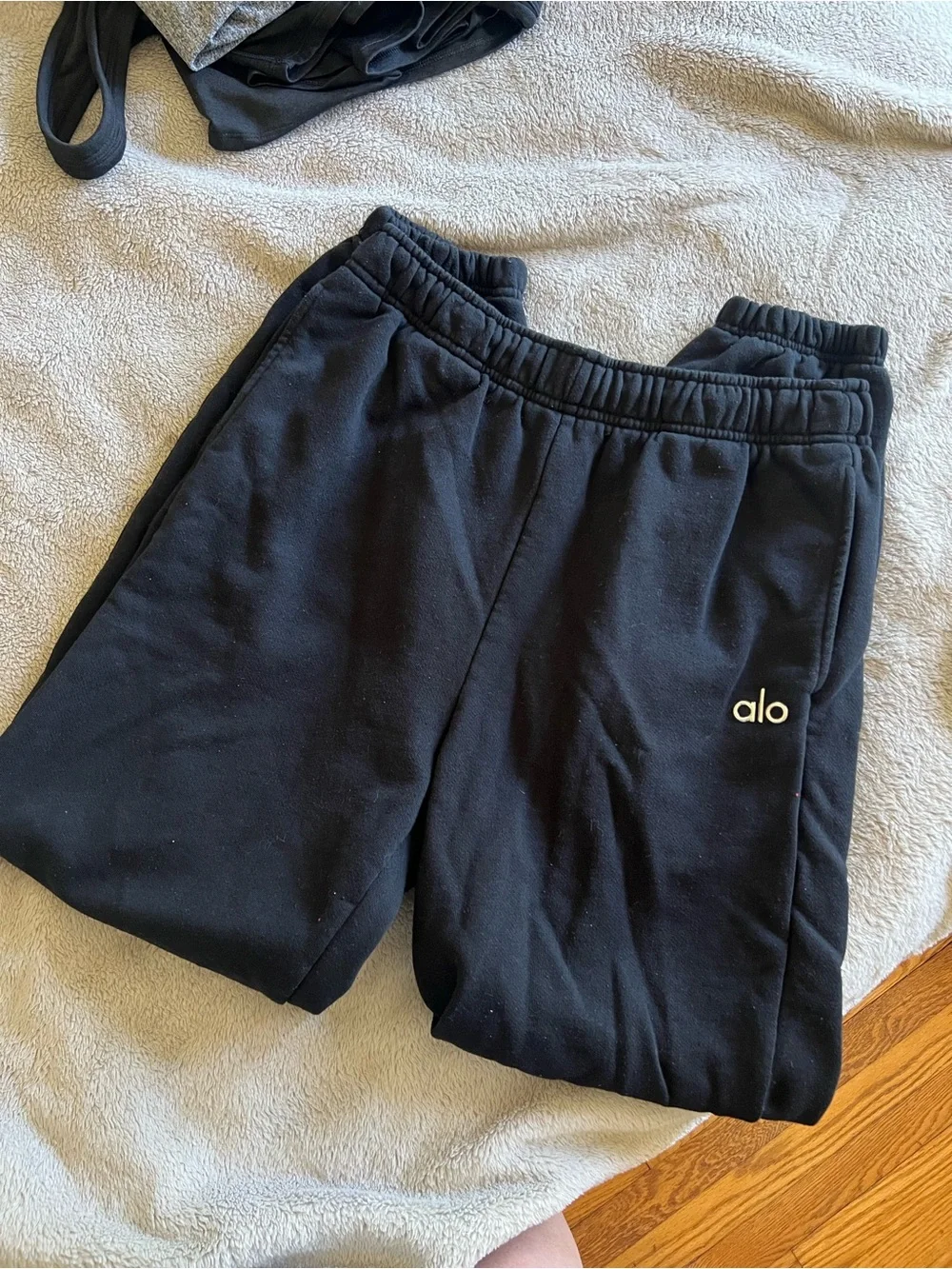 Alo Yoga Black Accolade Sweatpants Medium